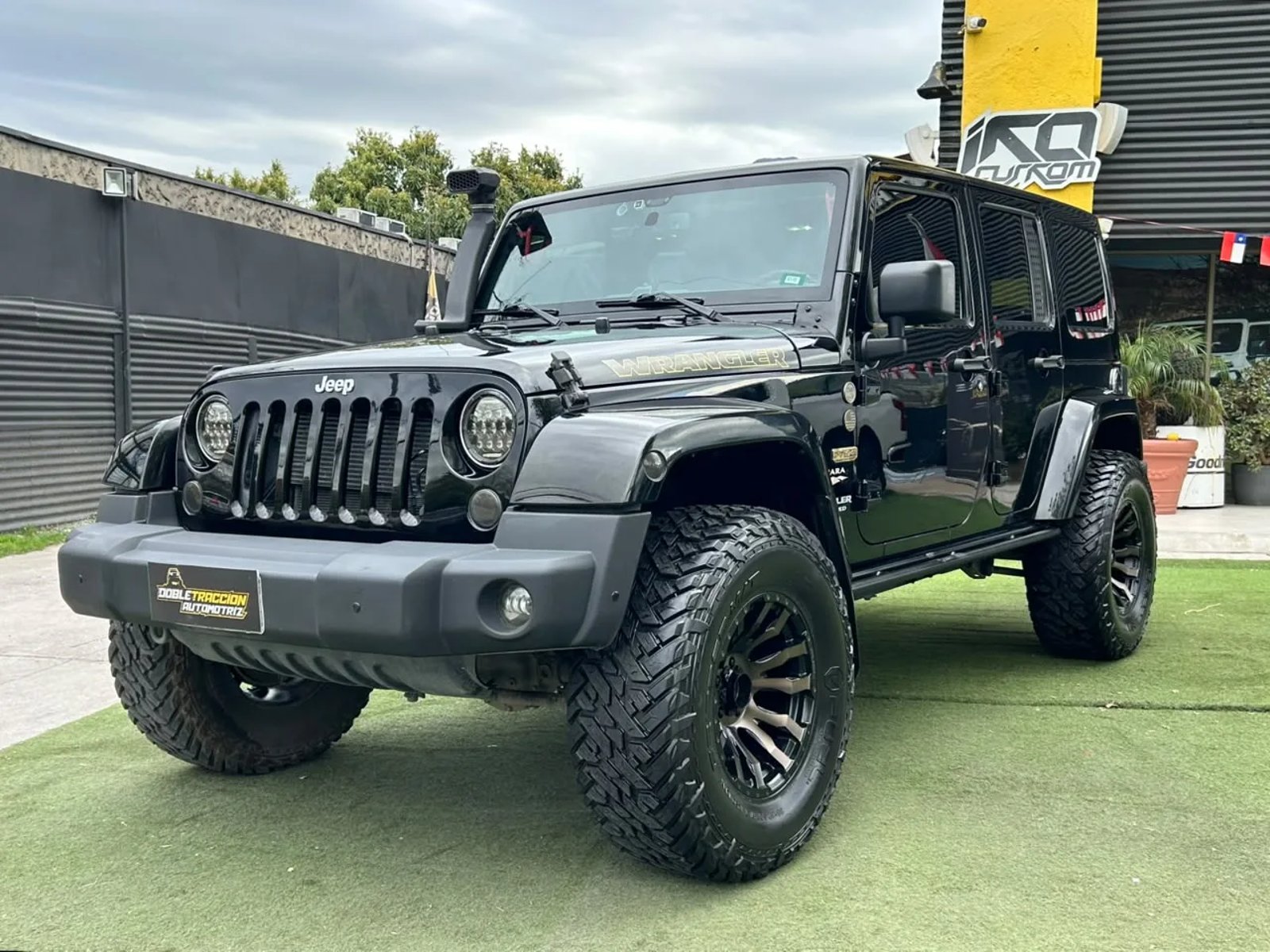 Jeep WRANGLER UNLTD SAHARA 2015 - Foto 3 de 18