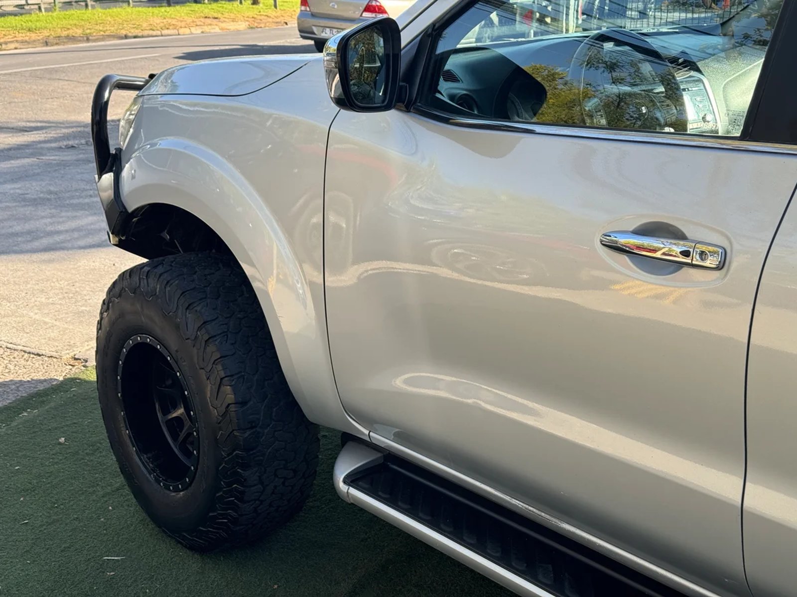 Nissan NP300 DCAB LE 4X4 2.3 AUT 2019 - Imagen 8 de 15