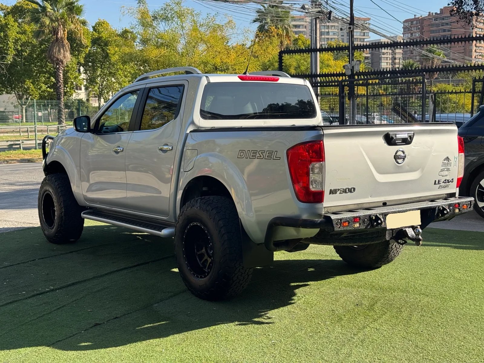 Nissan NP300 DCAB LE 4X4 2.3 AUT 2019 - Foto 4 de 15