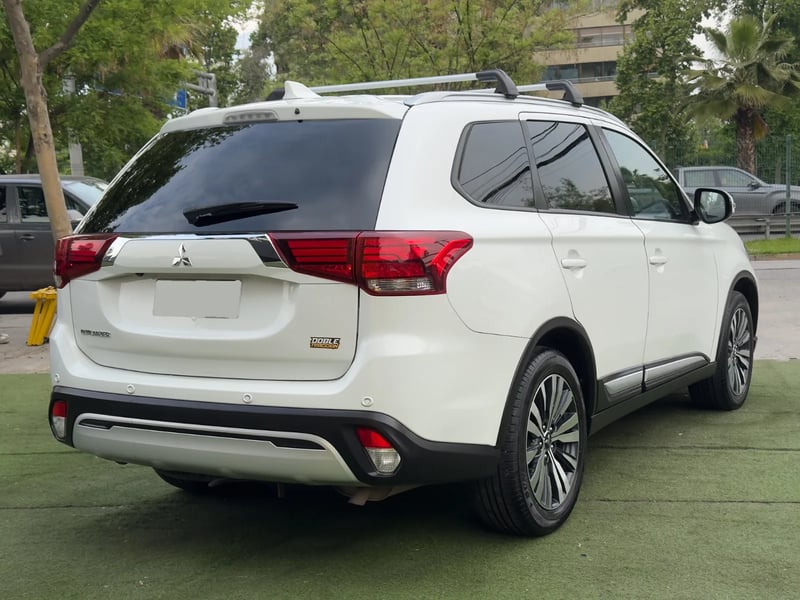 Mitsubishi Outlander GLX 2023 - Imagen 7 de 19