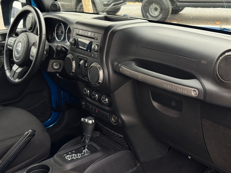 Jeep Wrangler JK Sport CRD 2015 - Imagen 14 de 15