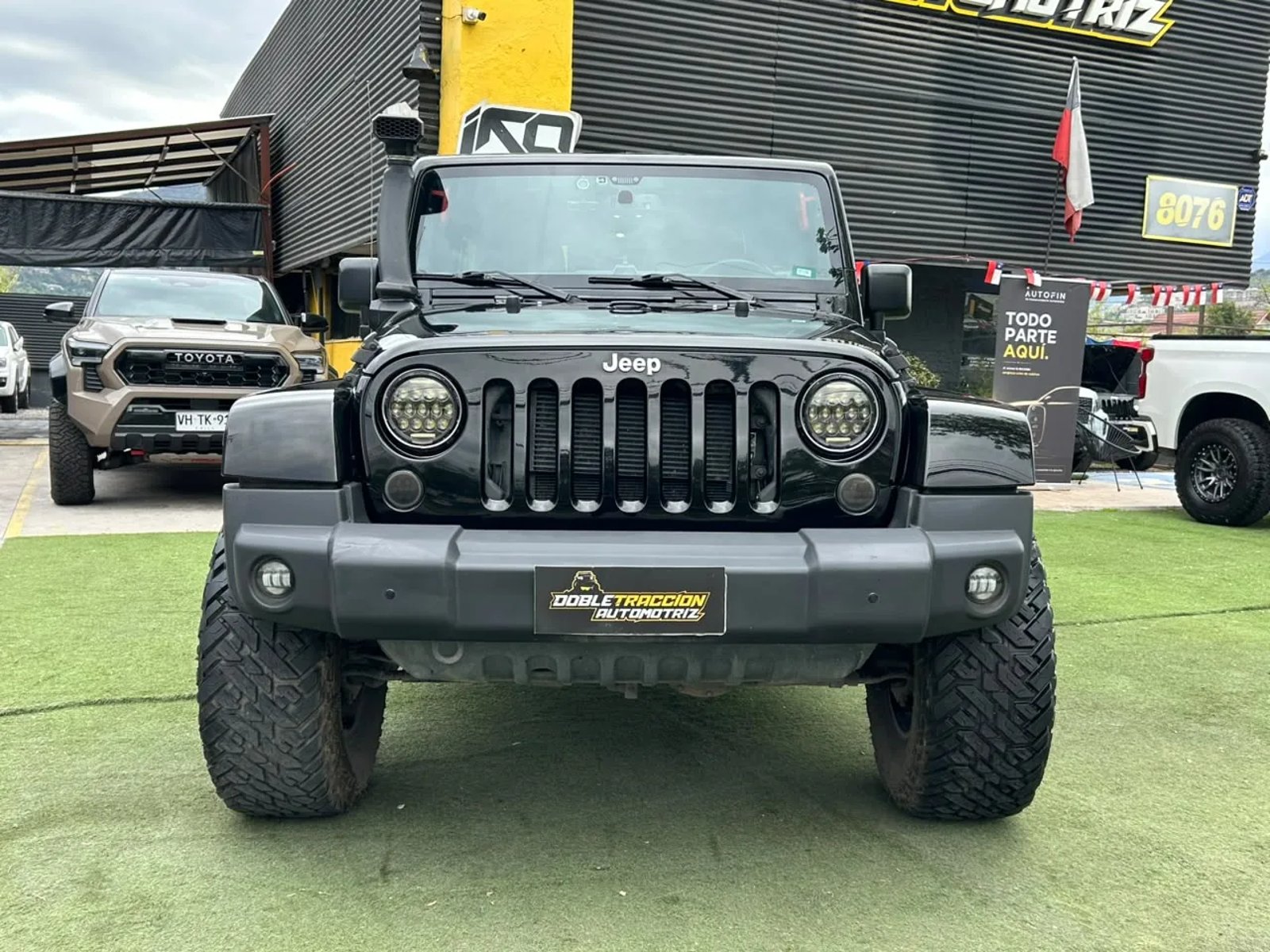 Jeep WRANGLER UNLTD SAHARA 2015 - Foto 2 de 18