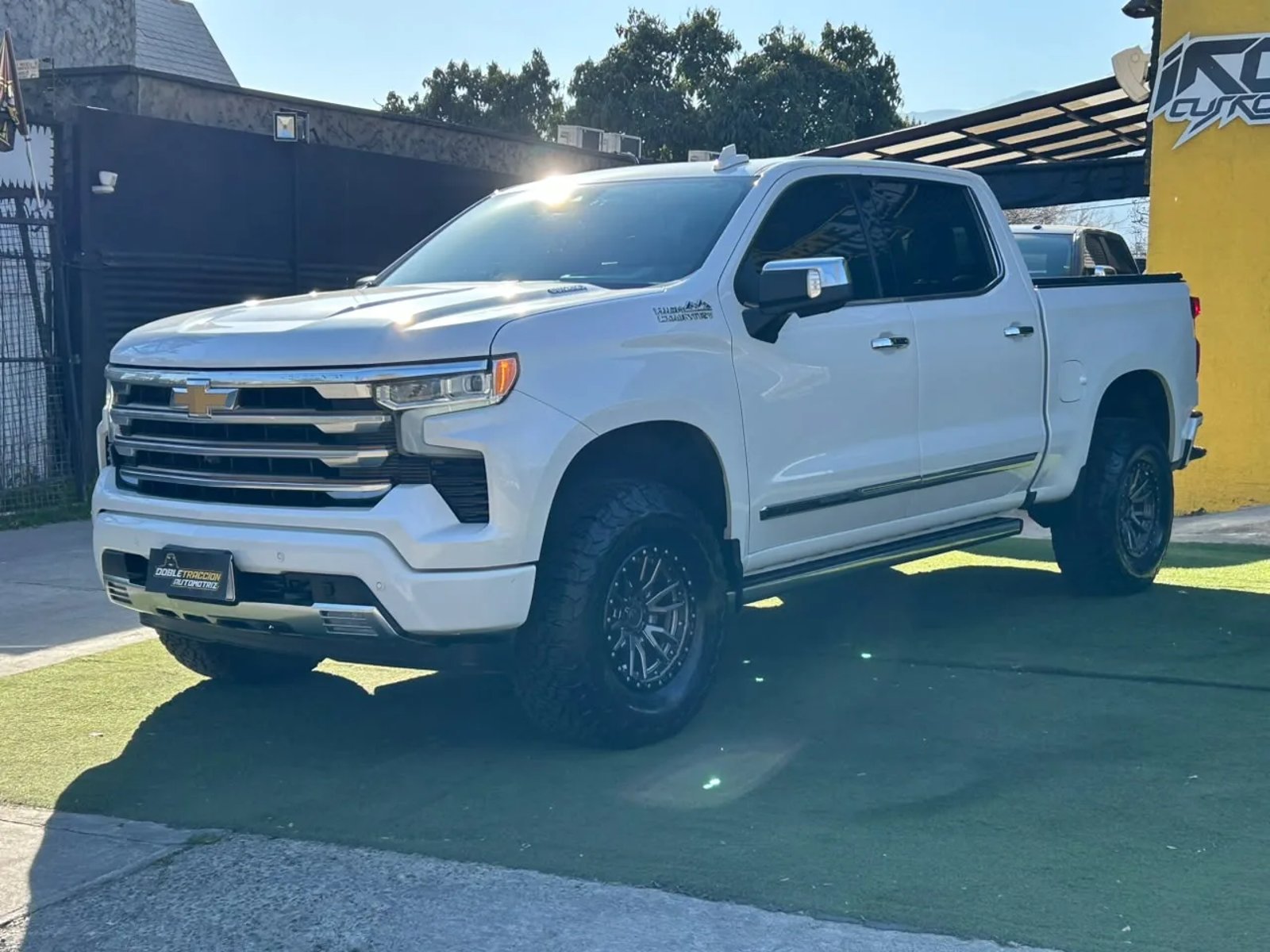 Chevrolet Silverado High Country 2023 - Foto 3 de 18
