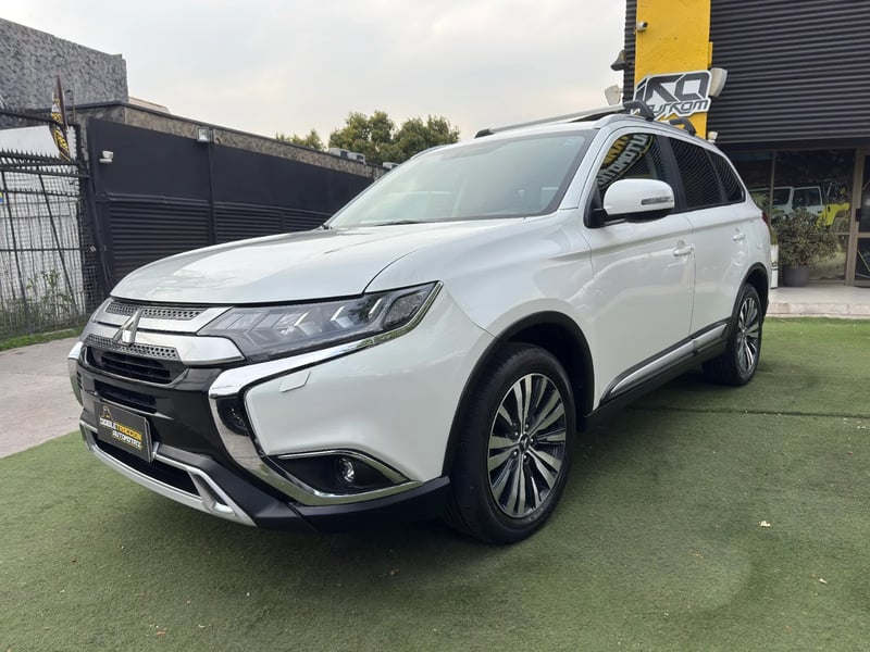 Mitsubishi Outlander GLX 2023 - Imagen 3 de 19