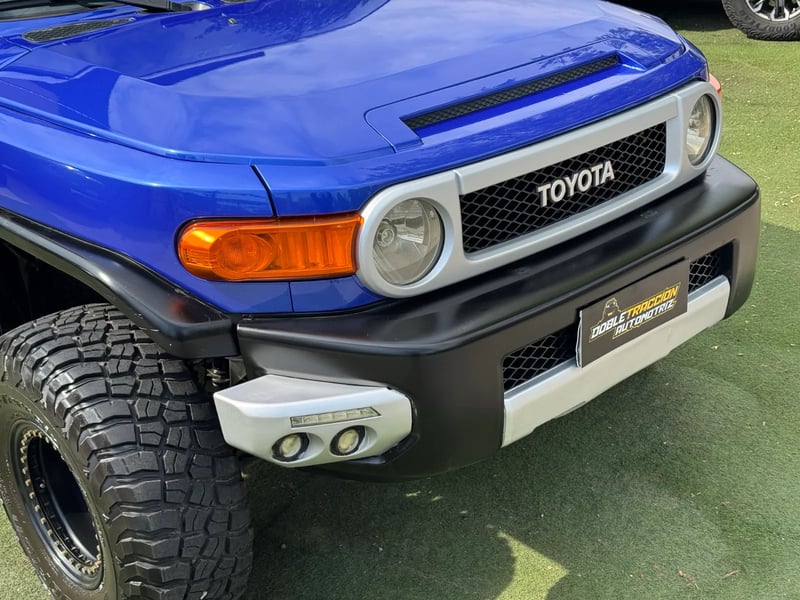 Toyota FJ Cruiser Limited 2010 - Imagen 9 de 18