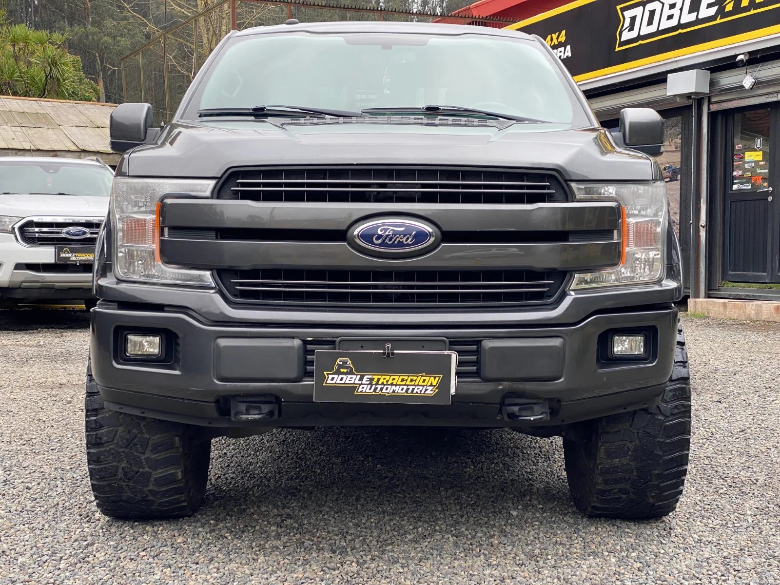 Ford F-150 Lariat Sport 2018 - Foto 2 de 19