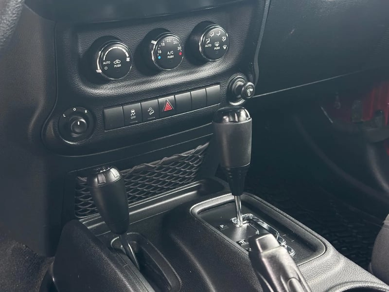 Jeep Wrangler JKU Sport 2013 - Imagen 18 de 20