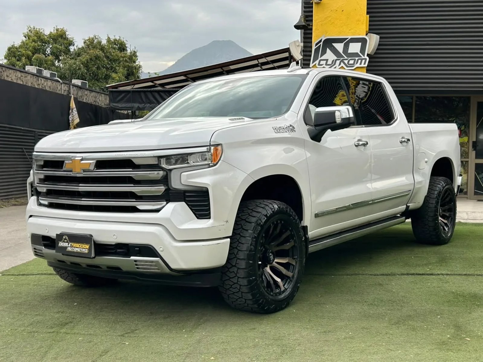 Chevrolet Silverado High Country Duramax IVA INCLUIDO 2025 - Foto 3 de 18