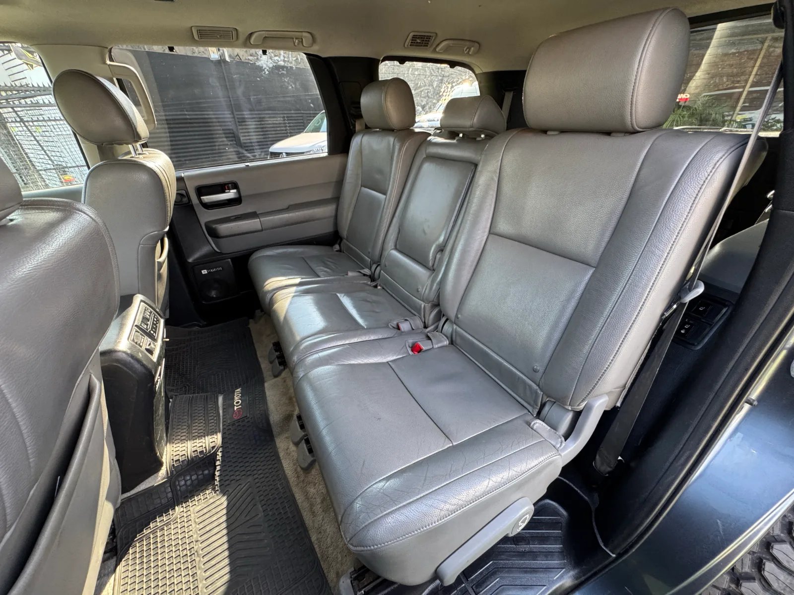 Toyota Sequoia Limited 2011 - Imagen 14 de 17
