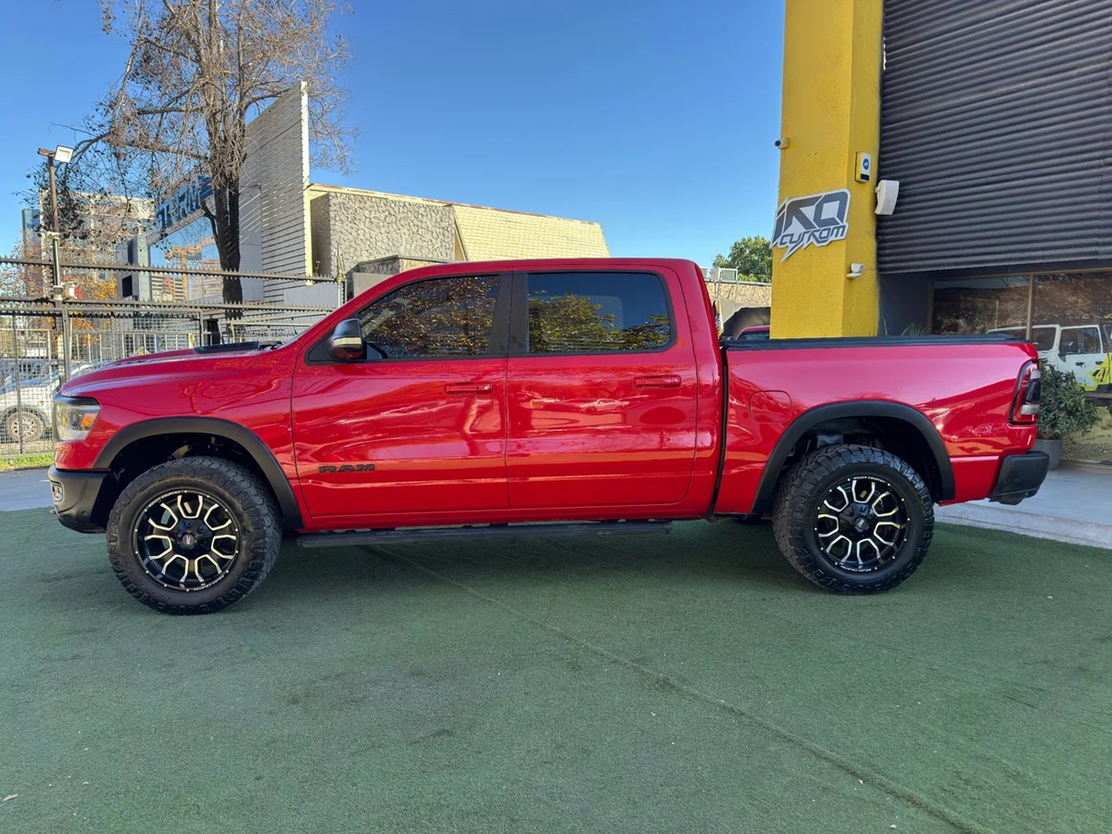 RAM 1500 REBEL CREW DCAB 4X4 5.7 AUT 2022 - Foto 5 de 15