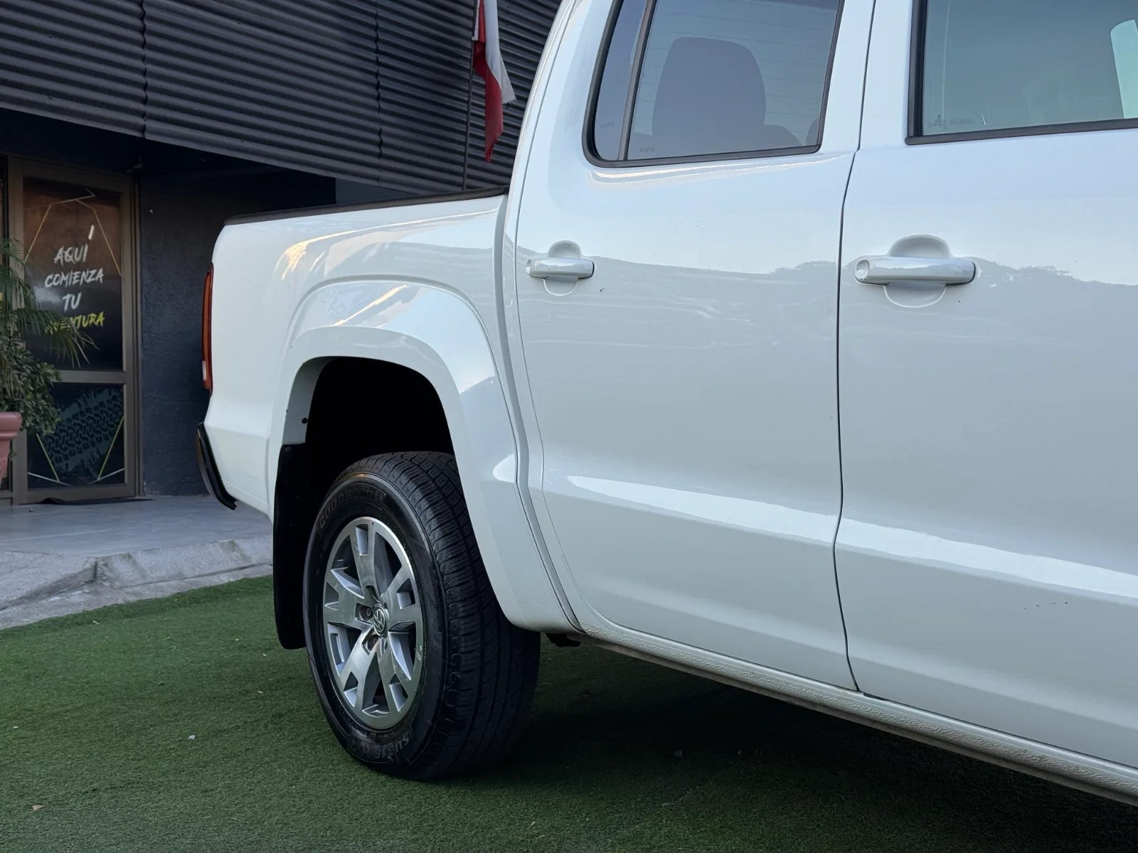 Volkswagen Amarok Confortline 4x4 AT 2022 - Imagen 10 de 17