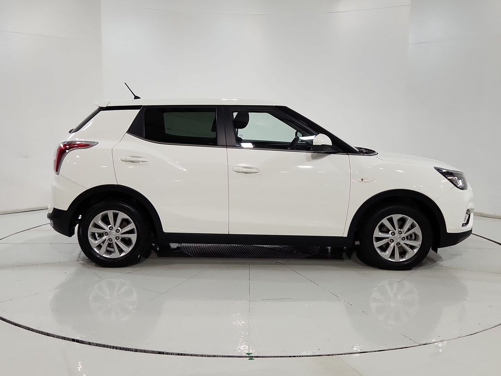 Ssangyong TIVOLI 1.6 2019 - Imagen 13 de 20