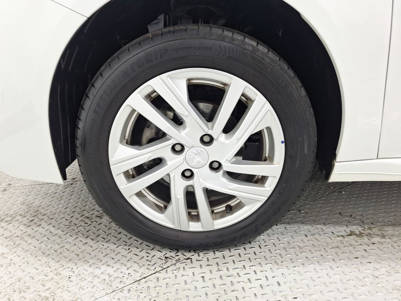 Peugeot 208 STYLE PURETECH 75 1.2 2024 - Imagen 14 de 20