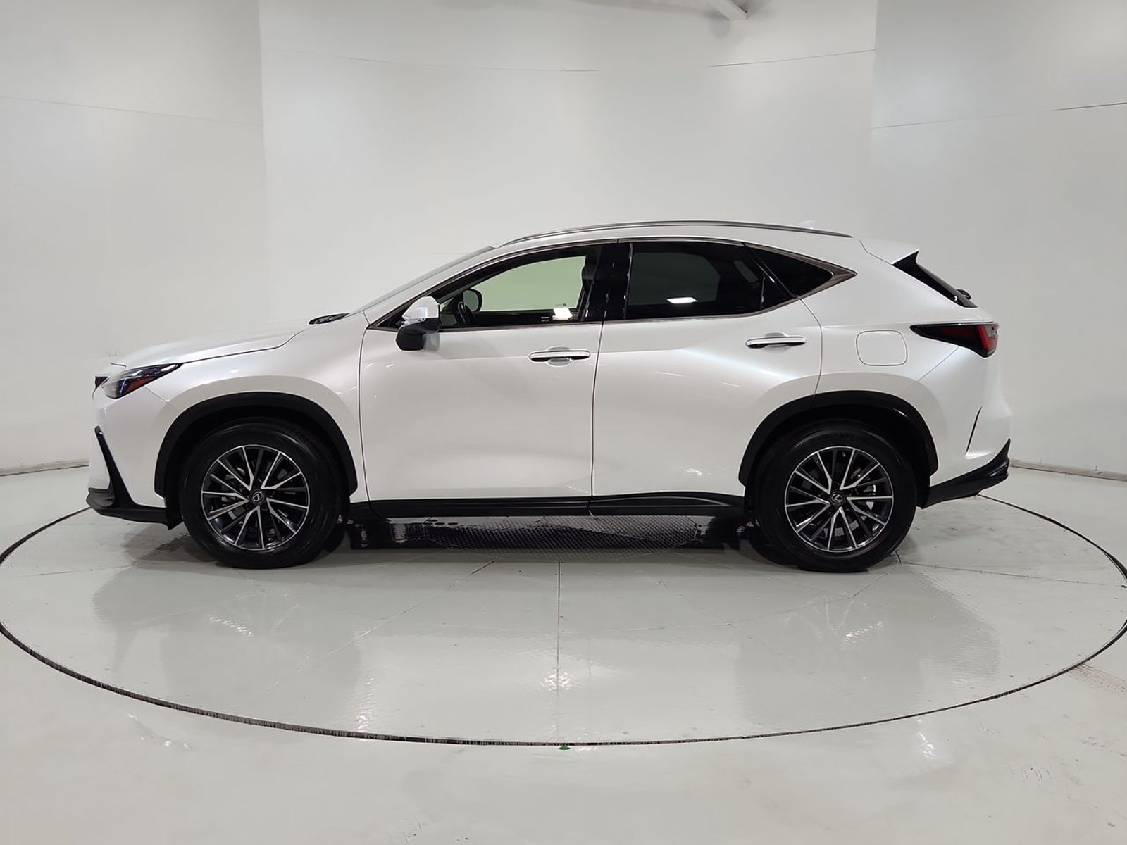Lexus NX250 NX 250 4X4 2.5 AT 2023 - Imagen 5 de 20