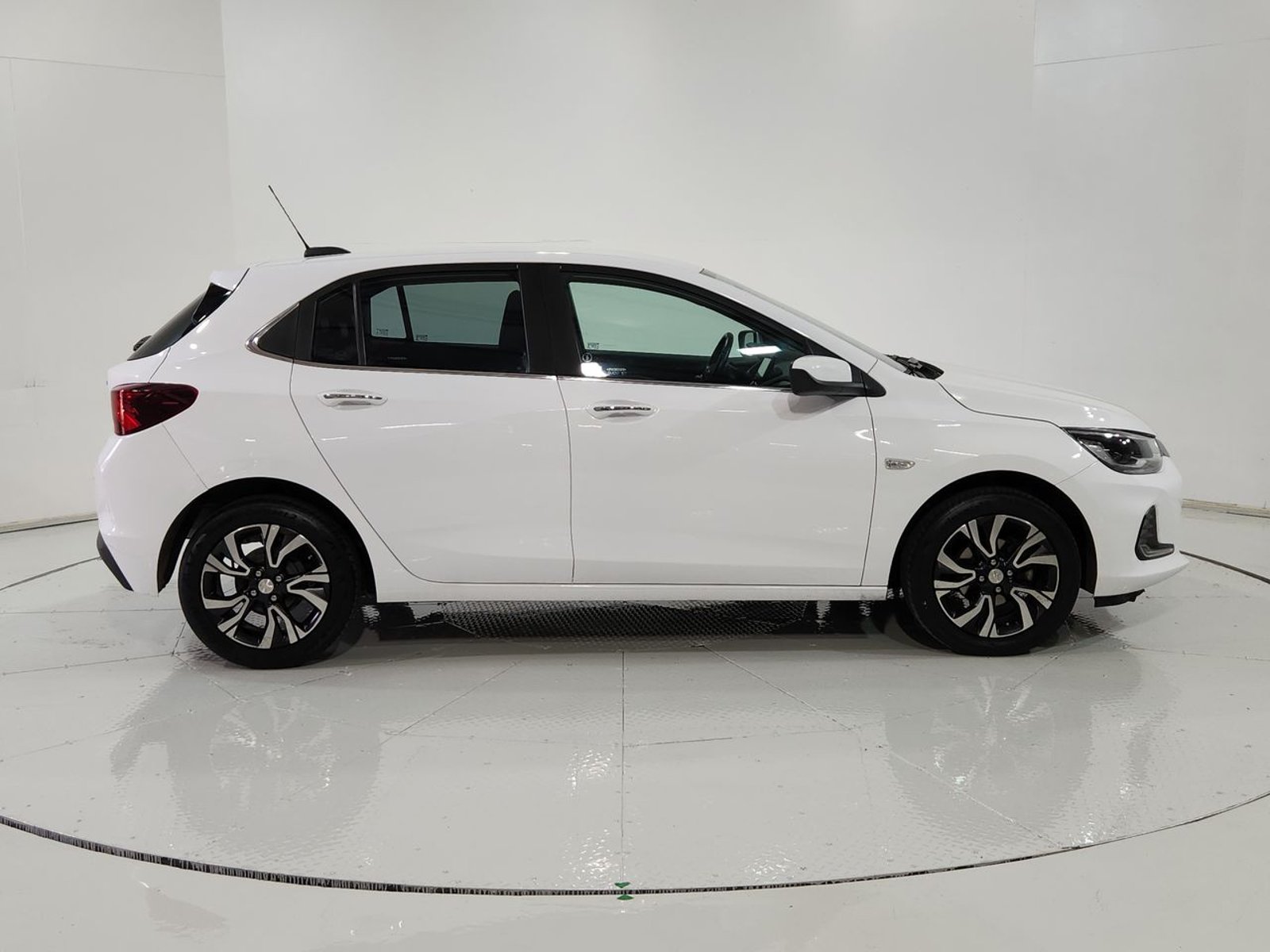 Chevrolet ONIX HB 4X2 1.0 AT 2023 - Imagen 13 de 20