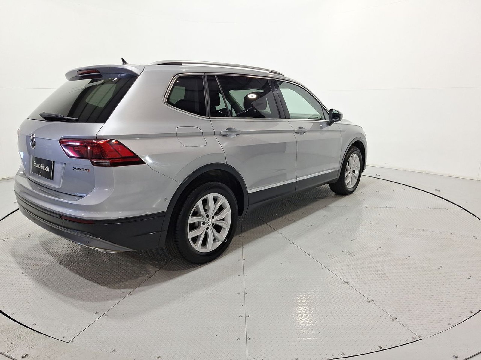 Volkswagen TIGUAN 1.4 AT 2021 - Imagen 9 de 20