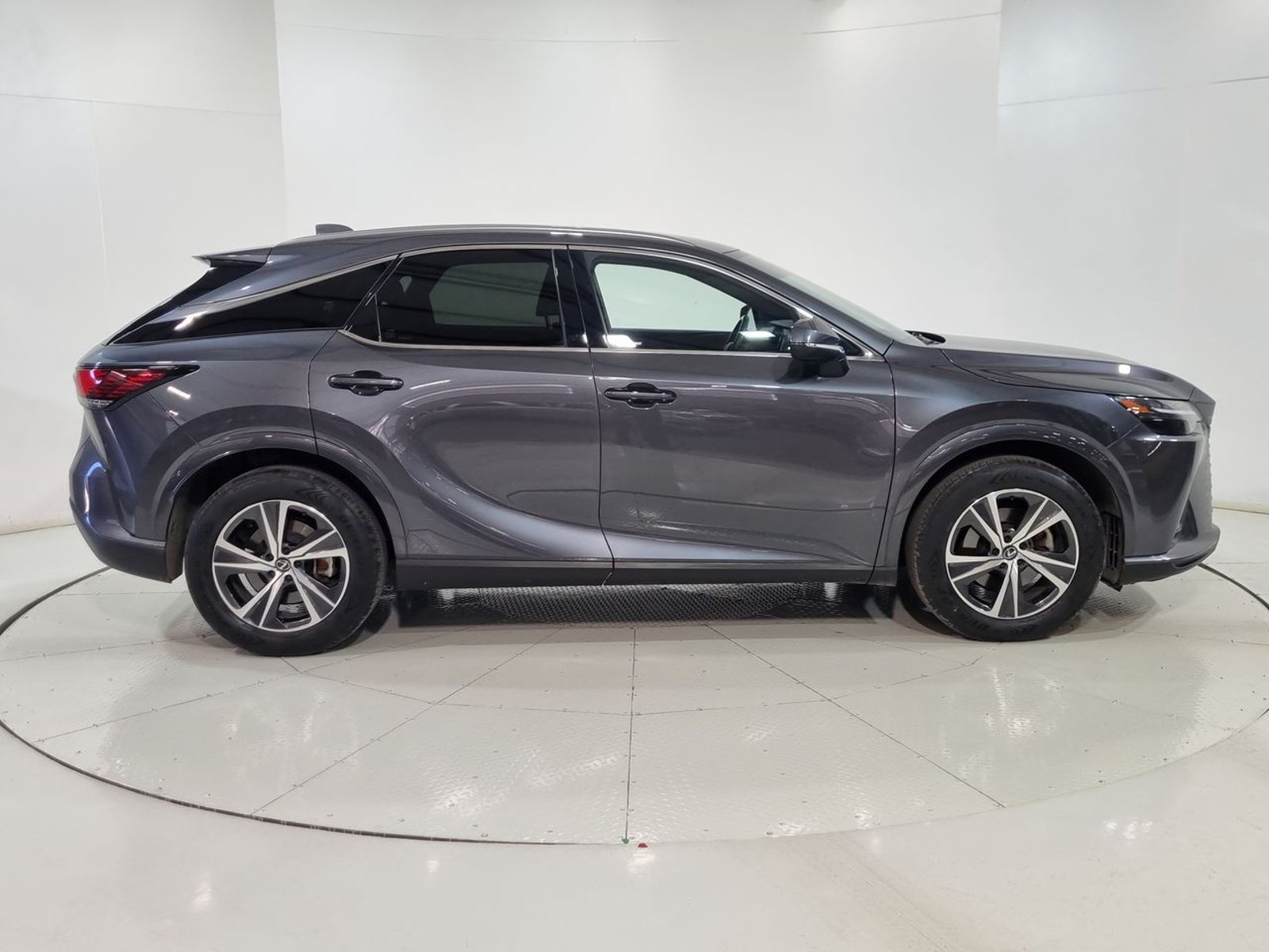 Lexus RX350 RX 350 4X4 2.4 AUT 2023 - Imagen 13 de 20