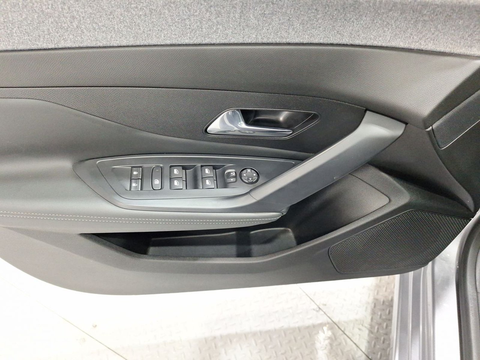 Peugeot 308 PURETECH 1.2 AUT 2024 - Imagen 16 de 20