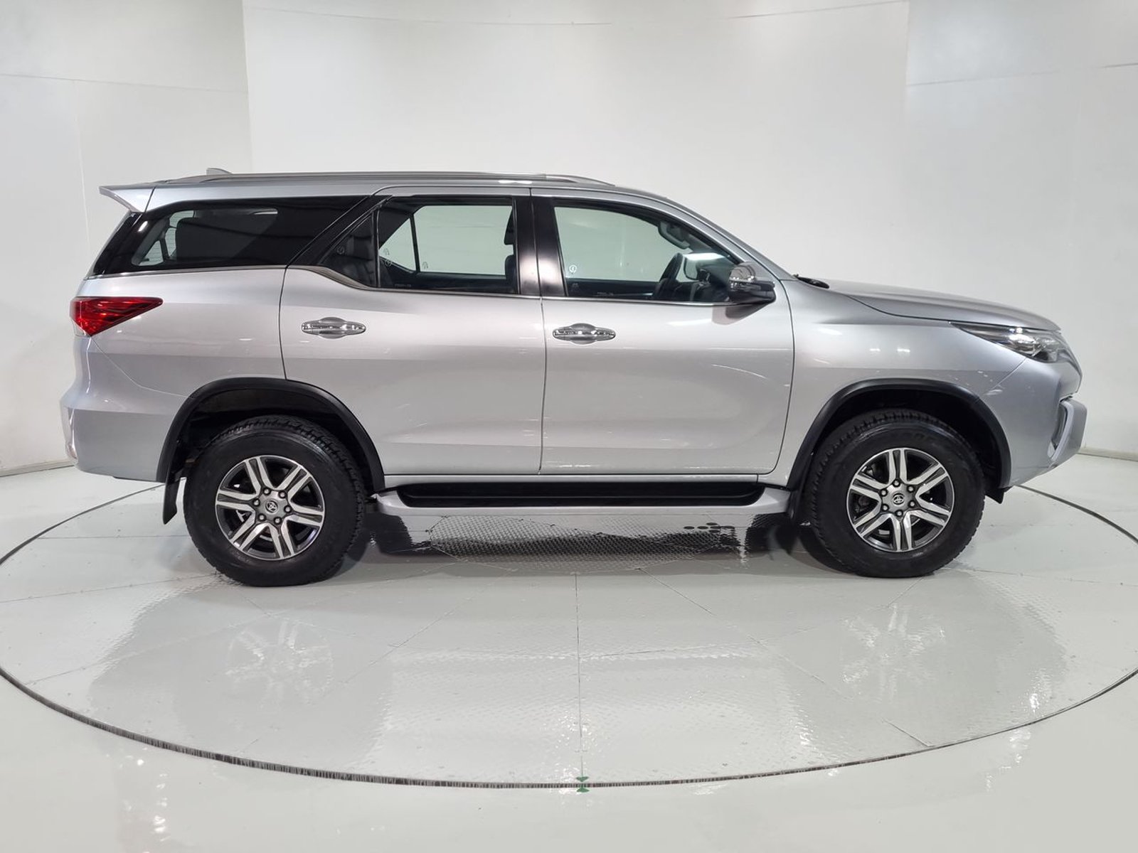Toyota FORTUNER SRX 2.7 AUT 2020 - Imagen 13 de 20