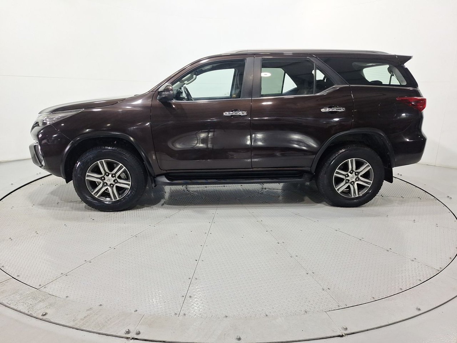 Toyota FORTUNER SRV 2.7 AUT 2019 - Imagen 4 de 20