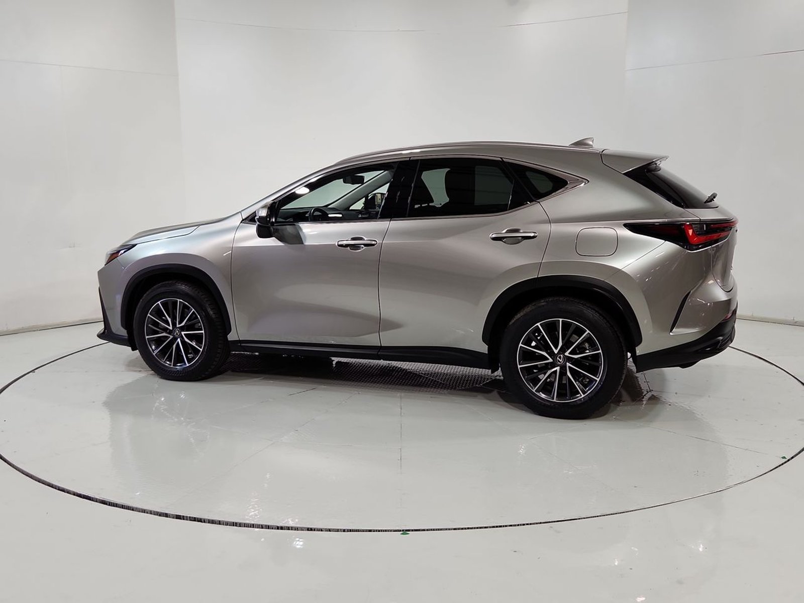 Lexus NX350H NX 350H 2.5 AUT 2024 - Imagen 6 de 20