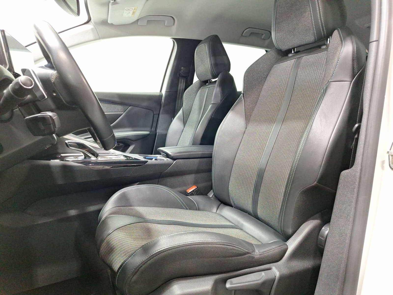 Peugeot 3008 BLUE HDI 130 EAT8 1.5 AUT 2022 - Imagen 18 de 20