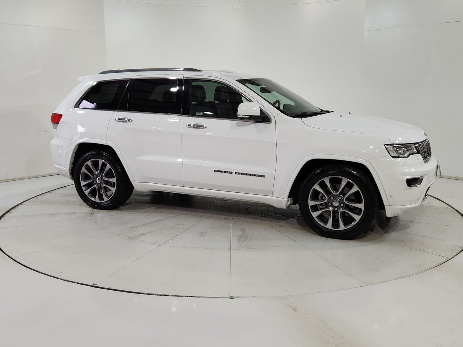 Jeep GRAND CHEROKEE G CHEROKEE OVERLAND 4X4 5.7 AUT 2018 - Imagen 14 de 20