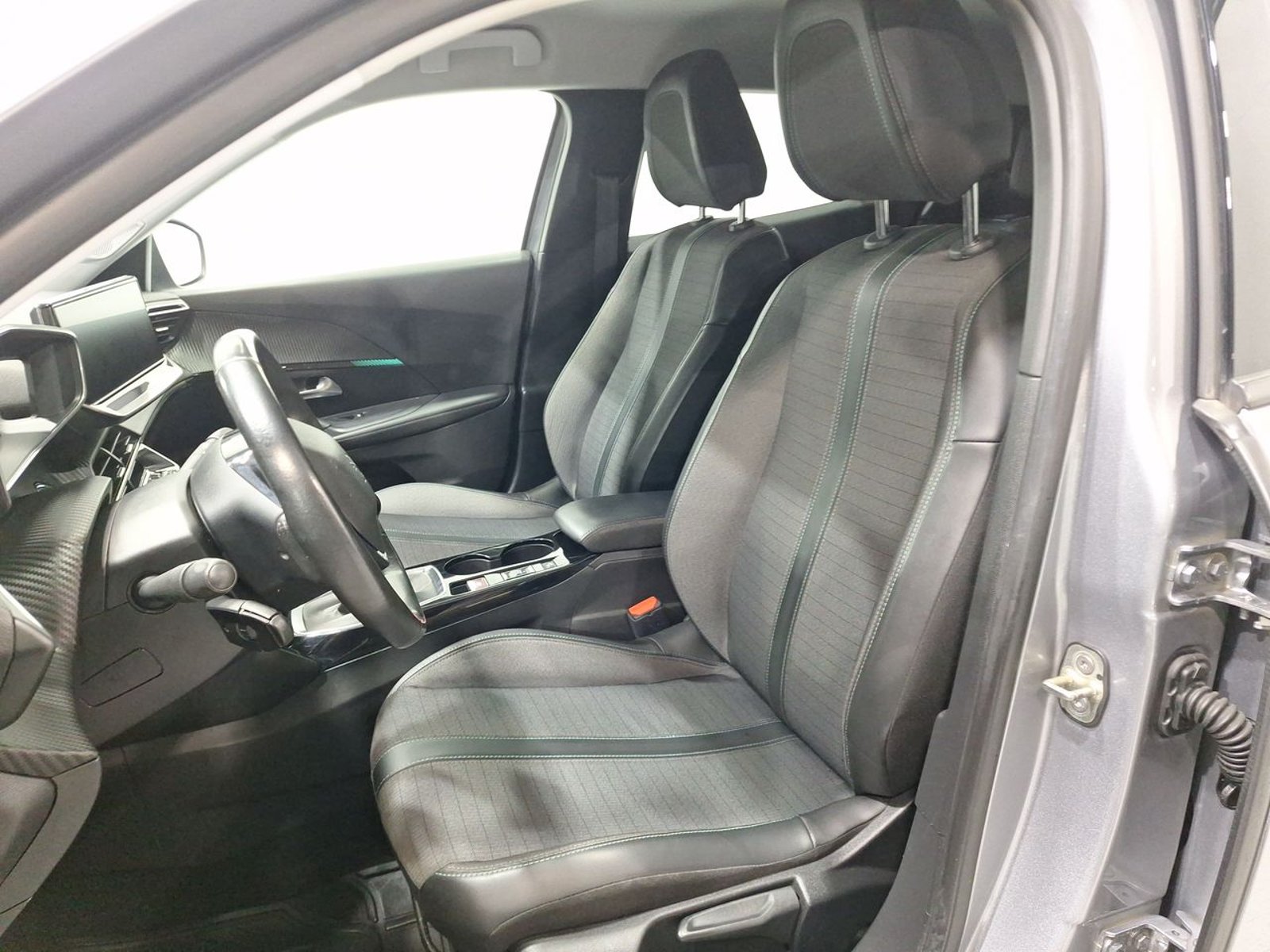 Peugeot 2008 PURETECH 130 1.2 2022 - Imagen 18 de 20
