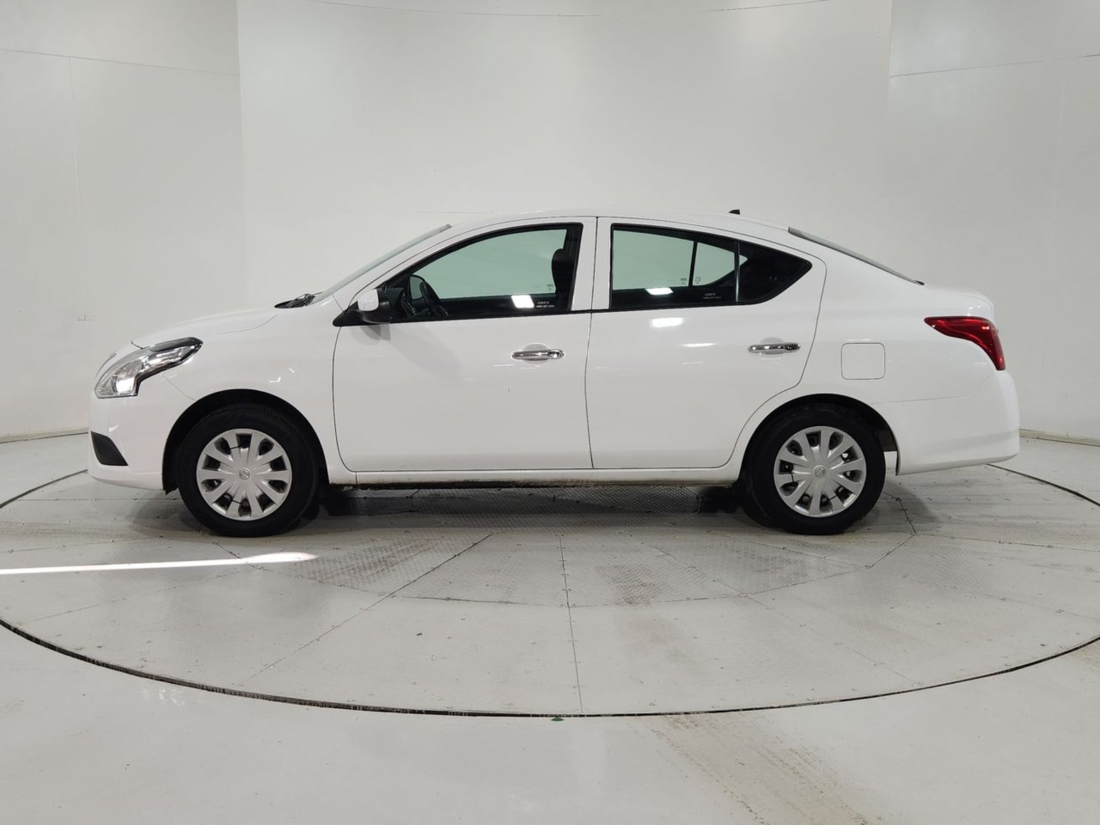 Nissan VERSA SENSE 1.6 2017 - Imagen 5 de 20