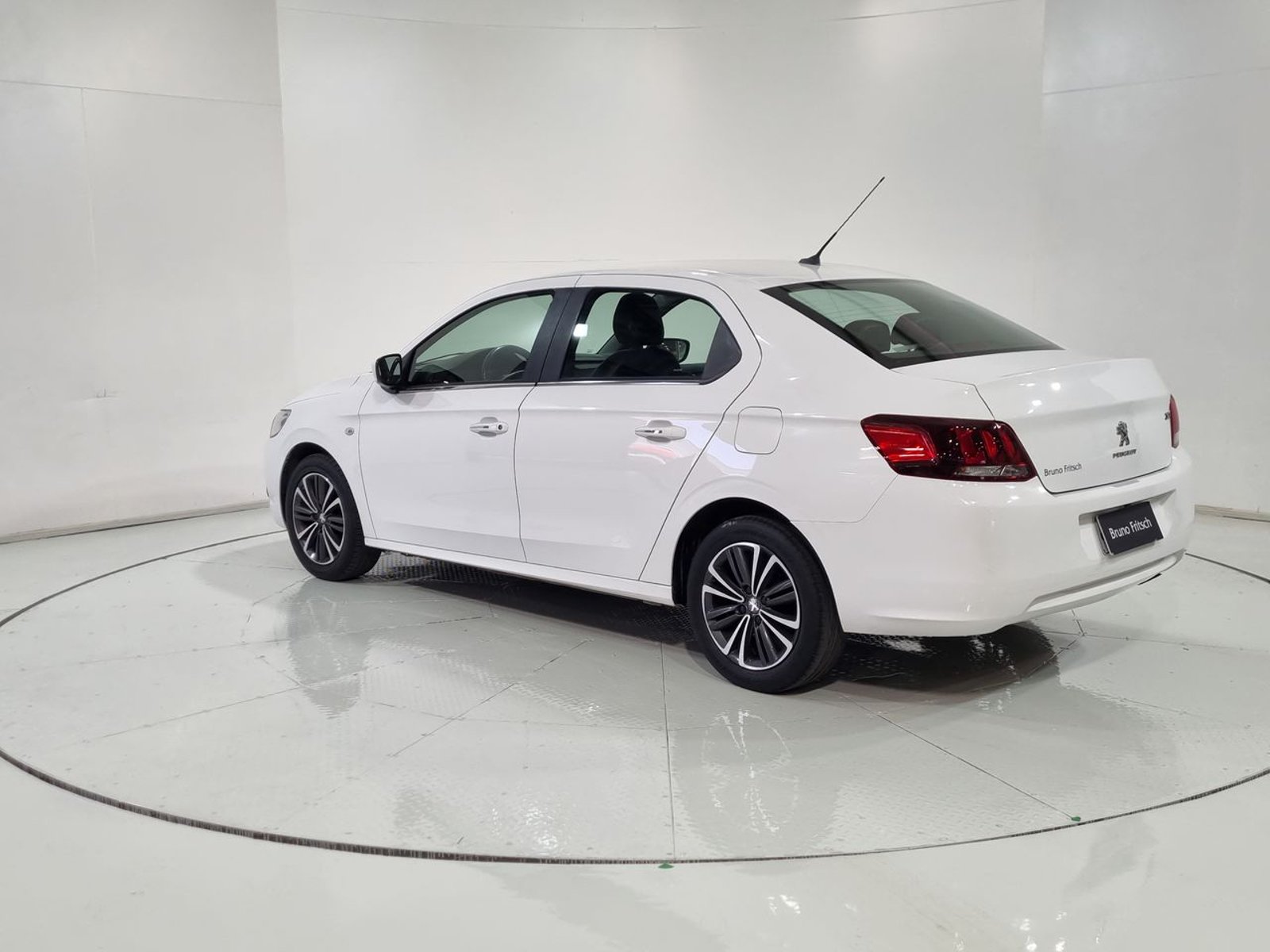 Peugeot 301 ALLURE HDI 1.6 92HP 2017 - Imagen 7 de 20
