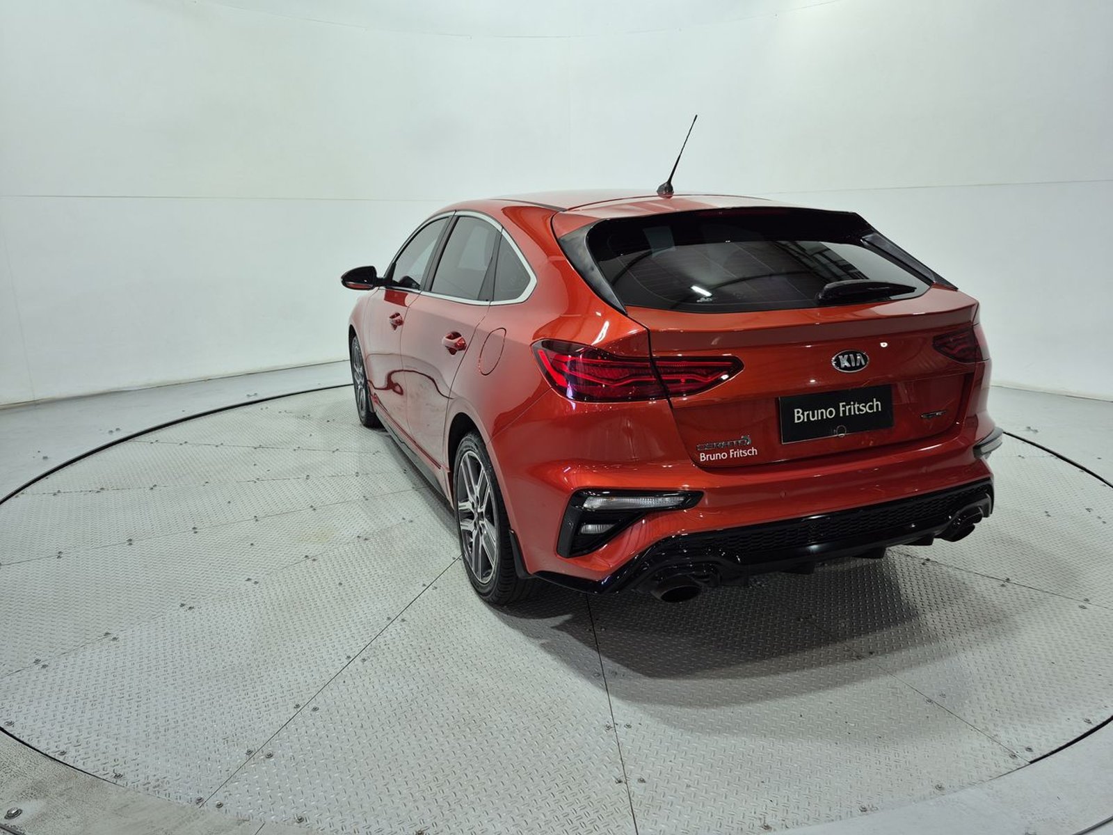 Kia CERATO 5 BD TGDI HATCH BACK 1.6 2020 - Imagen 6 de 20