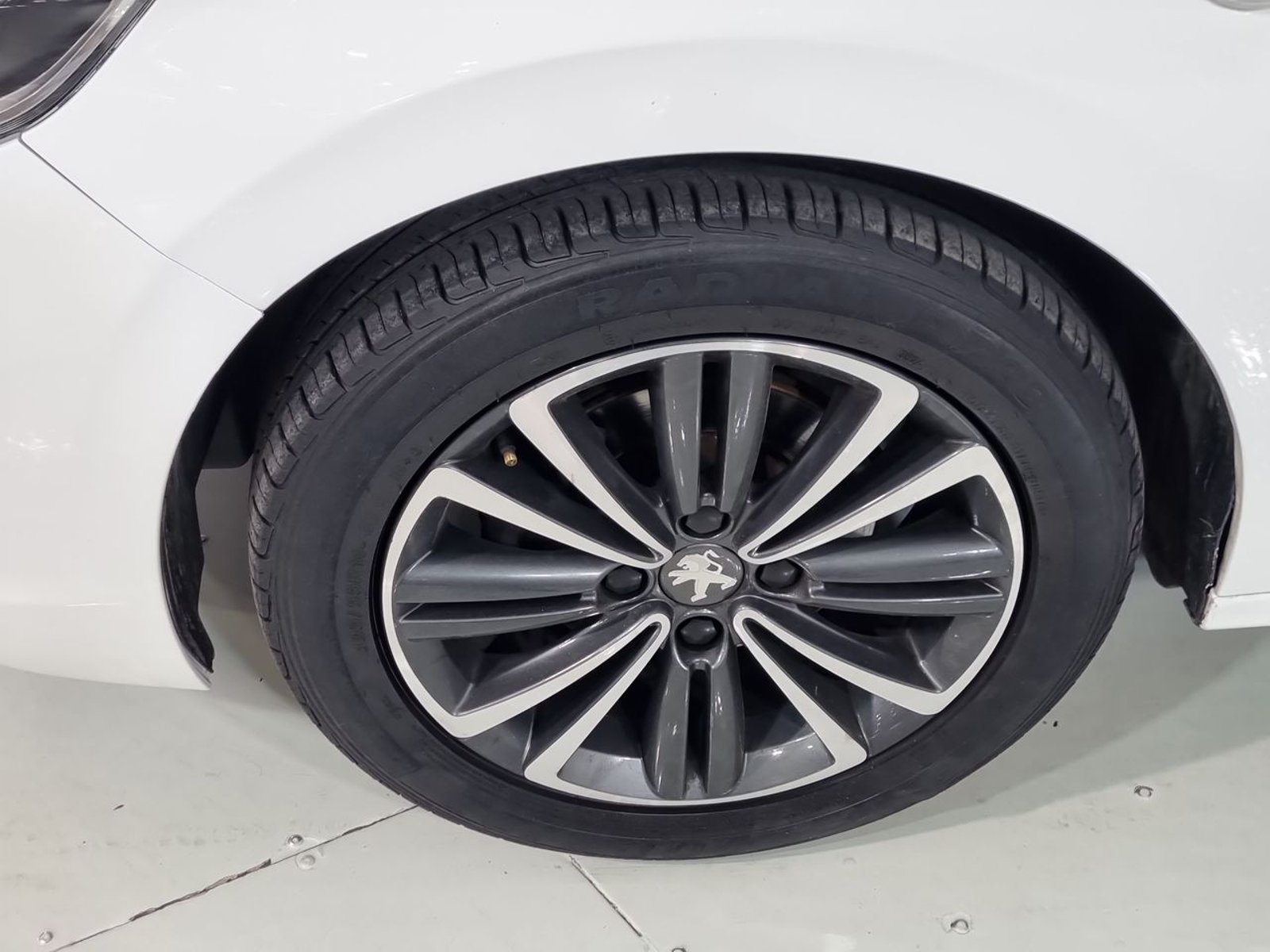 Peugeot 301 ALLURE HDI 1.6 92HP 2017 - Imagen 18 de 20