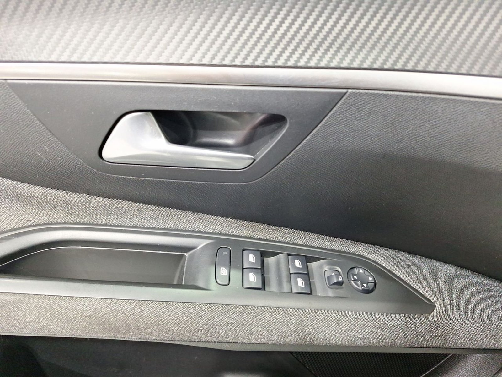 Peugeot 3008 ACTIVE 1.6 AT 2019 - Imagen 16 de 20