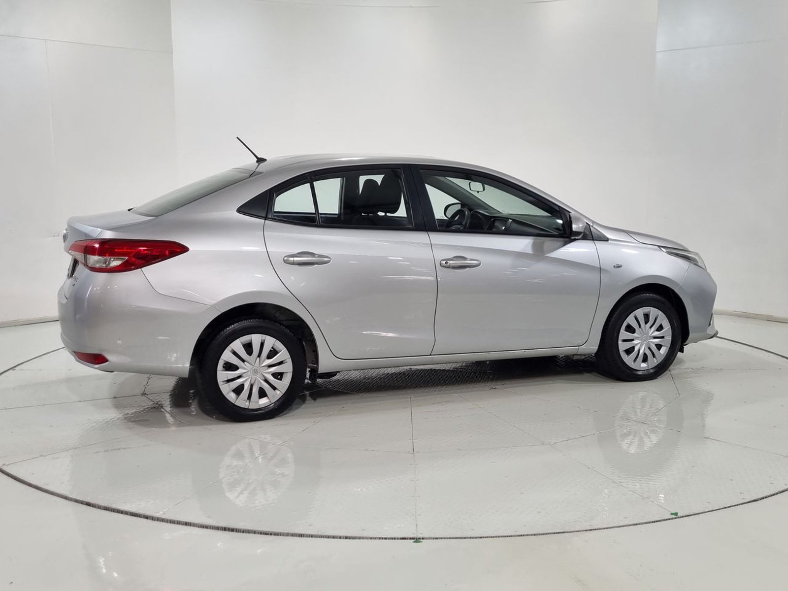 Toyota YARIS SEDAN OTTO 1.5 2023 - Imagen 12 de 20