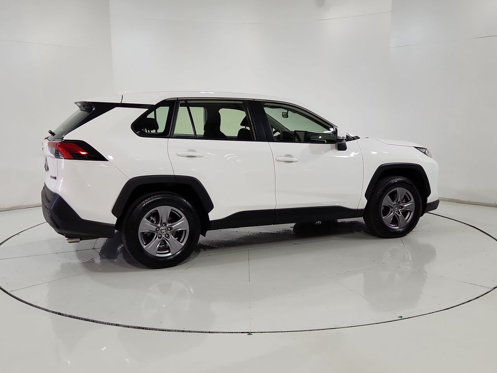 Toyota RAV4 4X2 2.0 AUT 2024 - Imagen 12 de 20