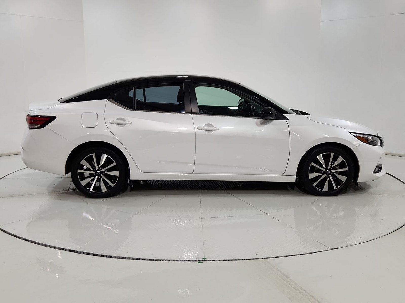 Nissan SENTRA 4X2 2.0 AUT 2024 - Imagen 13 de 20