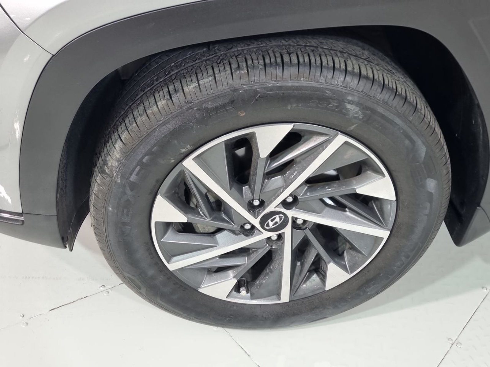 Hyundai TUCSON NX4 2.0 AUT 2023 - Imagen 18 de 20