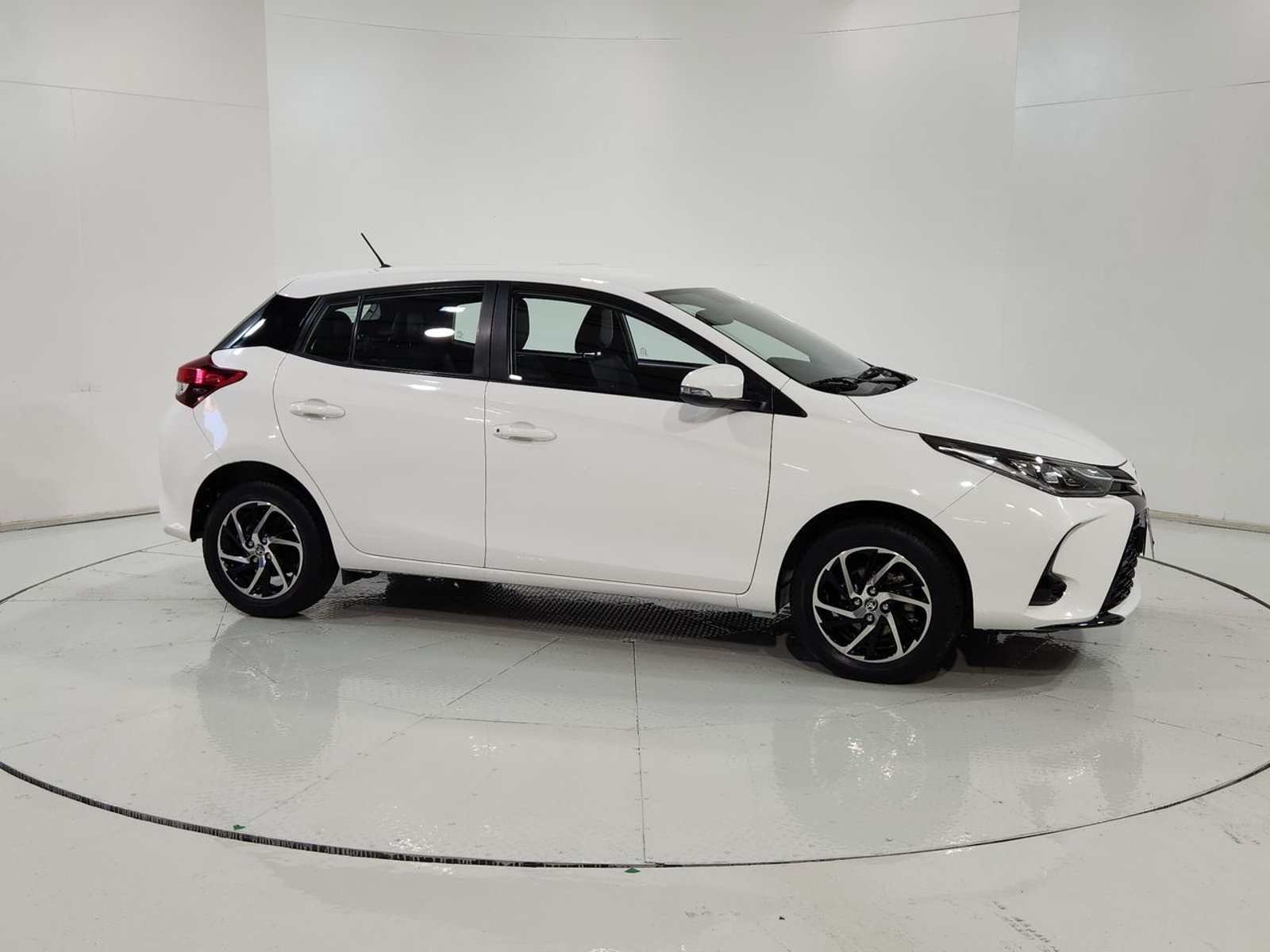 Toyota YARIS HB OTTO 1.5 2021 - Imagen 14 de 20