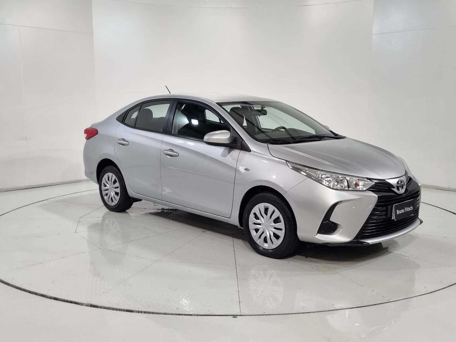 Toyota YARIS SEDAN OTTO 1.5 2023 - Imagen 15 de 20