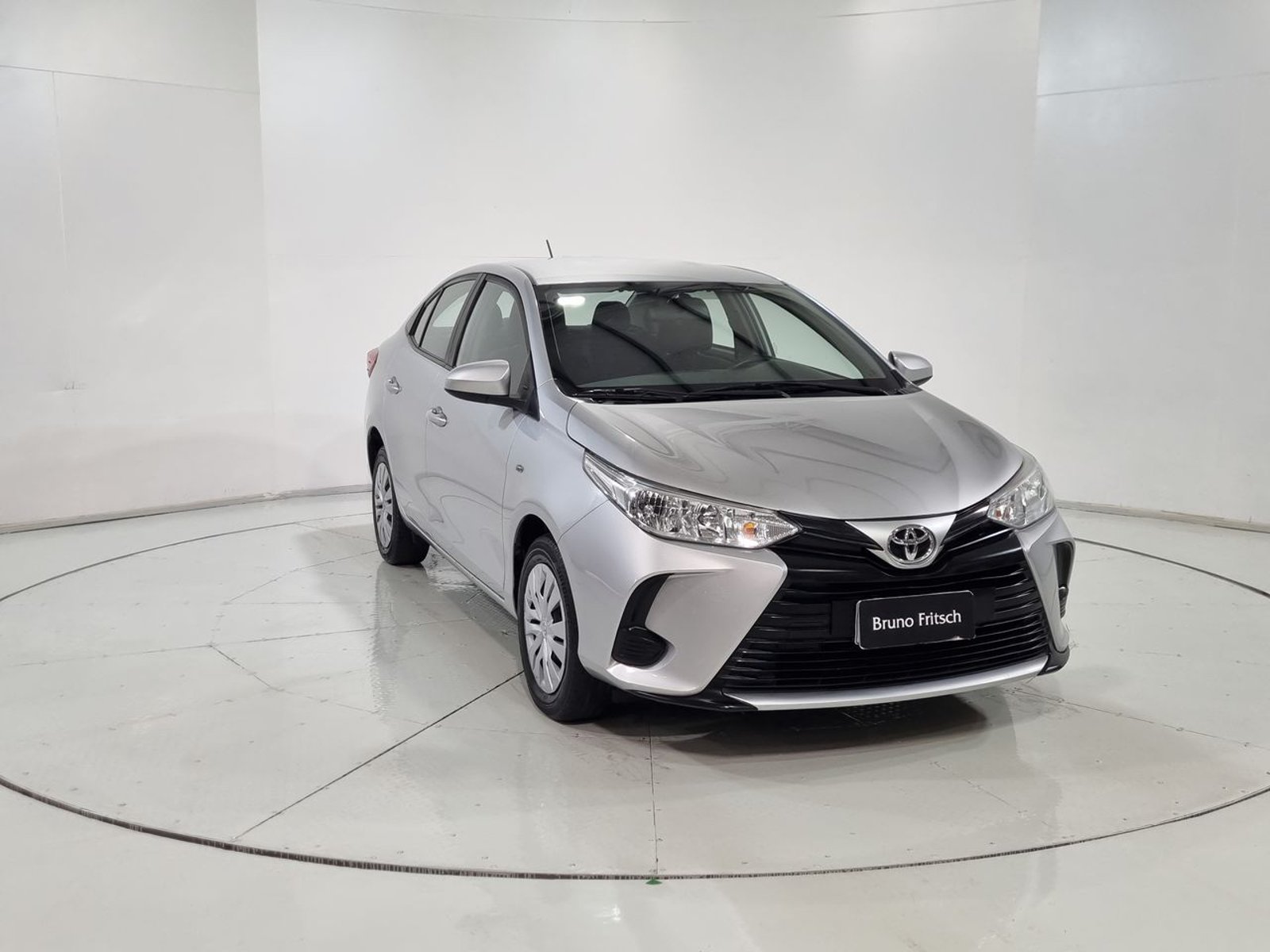 Toyota YARIS SEDAN OTTO 1.5 2023 - Imagen 16 de 20