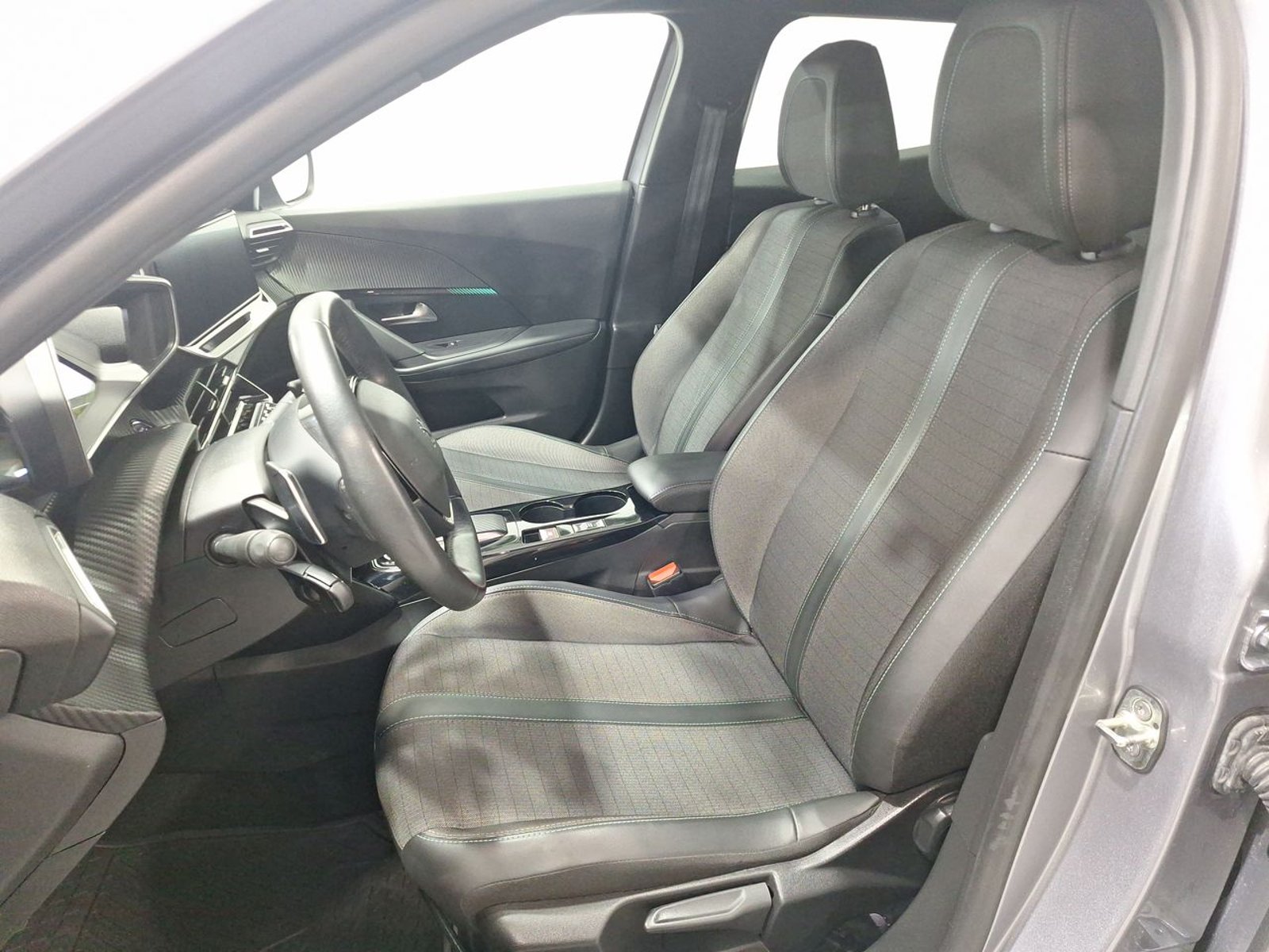 Peugeot 2008 PURETECH 130 EAT8 1.2 AUT 2023 - Imagen 18 de 20