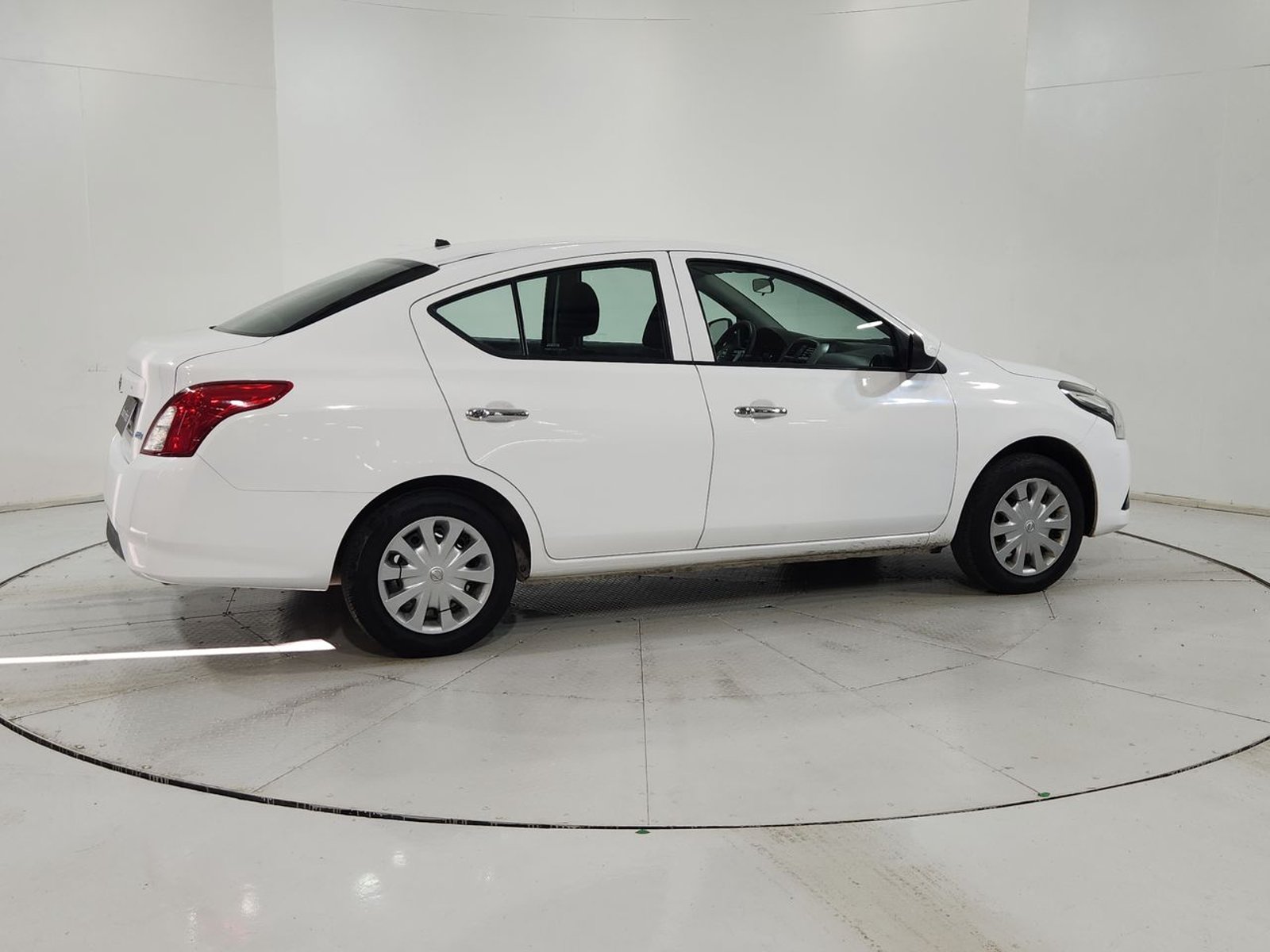 Nissan VERSA SENSE 1.6 2017 - Imagen 12 de 20