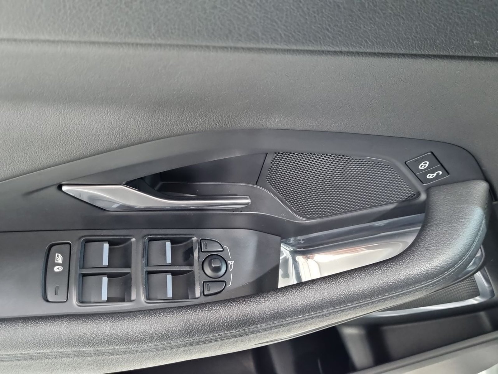 Jaguar E-PACE E PACE 4X4 2.0 AUT 2019 - Imagen 20 de 20