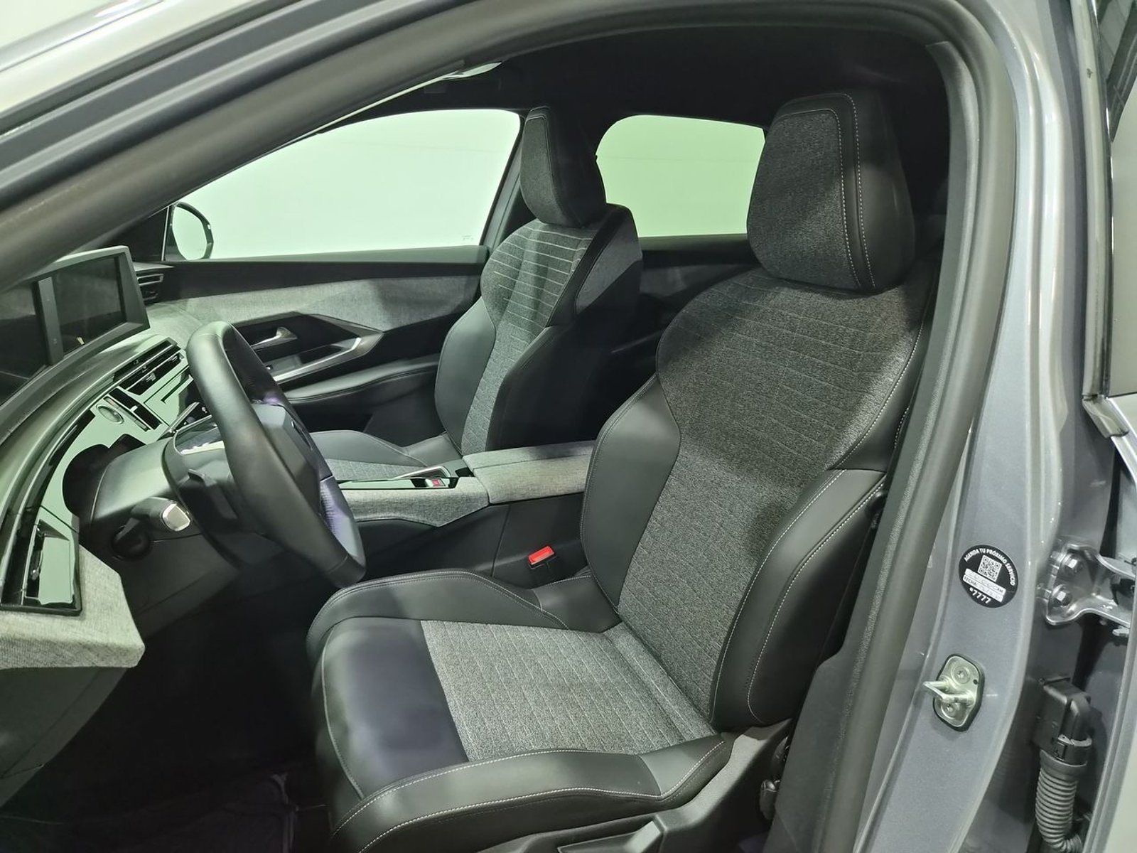 Peugeot 3008 ALLURE 1.2 AUT 2025 - Imagen 18 de 20