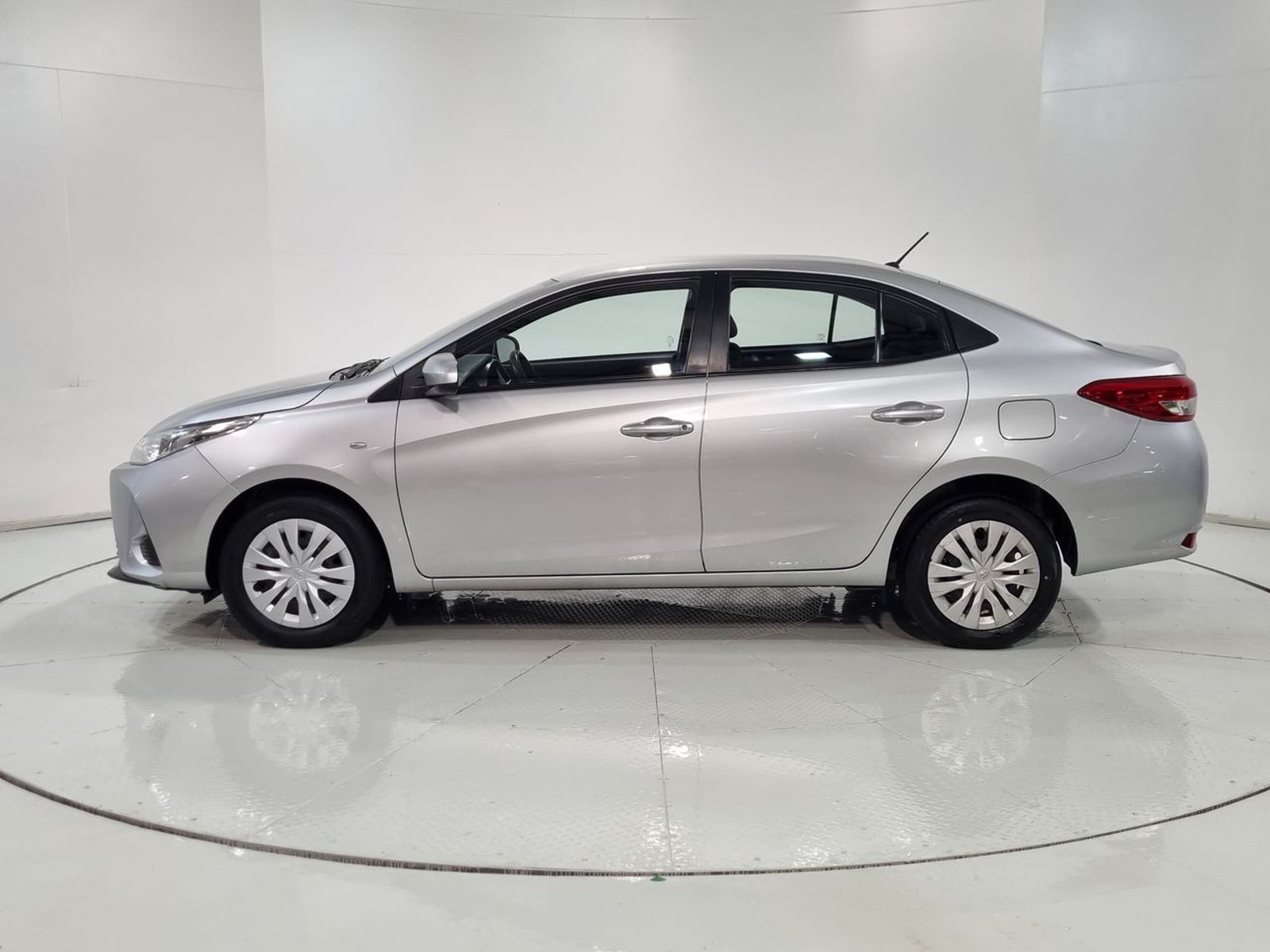 Toyota YARIS SEDAN OTTO 1.5 2023 - Imagen 5 de 20