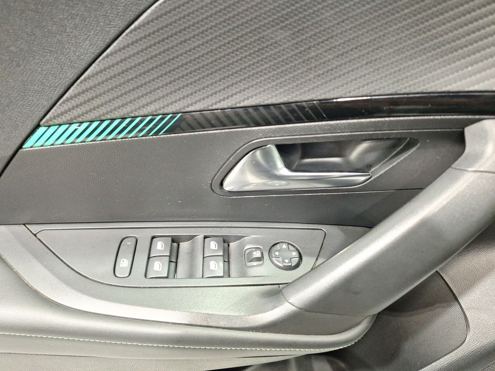 Peugeot 2008 PURETECH 130 1.2 2022 - Imagen 16 de 20