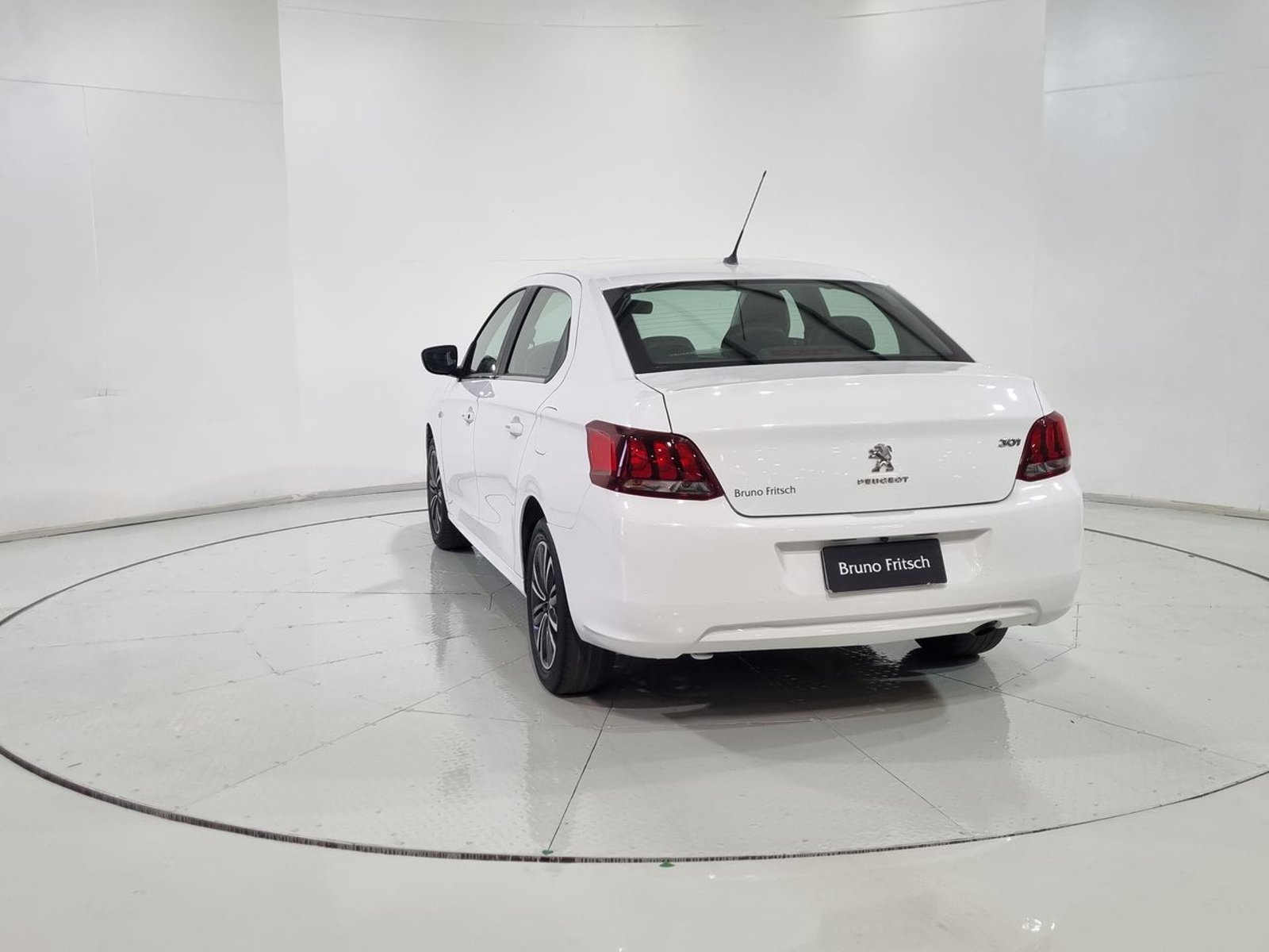 Peugeot 301 ALLURE HDI 1.6 92HP 2017 - Imagen 8 de 20