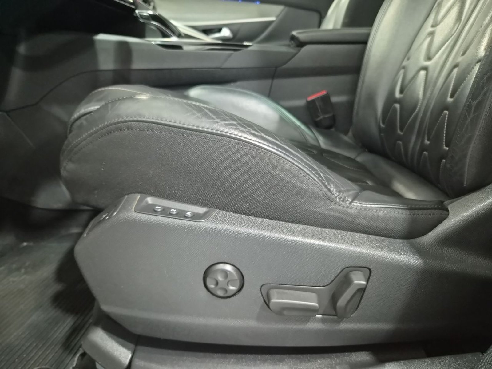 Peugeot 3008 GT BLUEHDI 2.0 AUT 2020 - Imagen 17 de 20