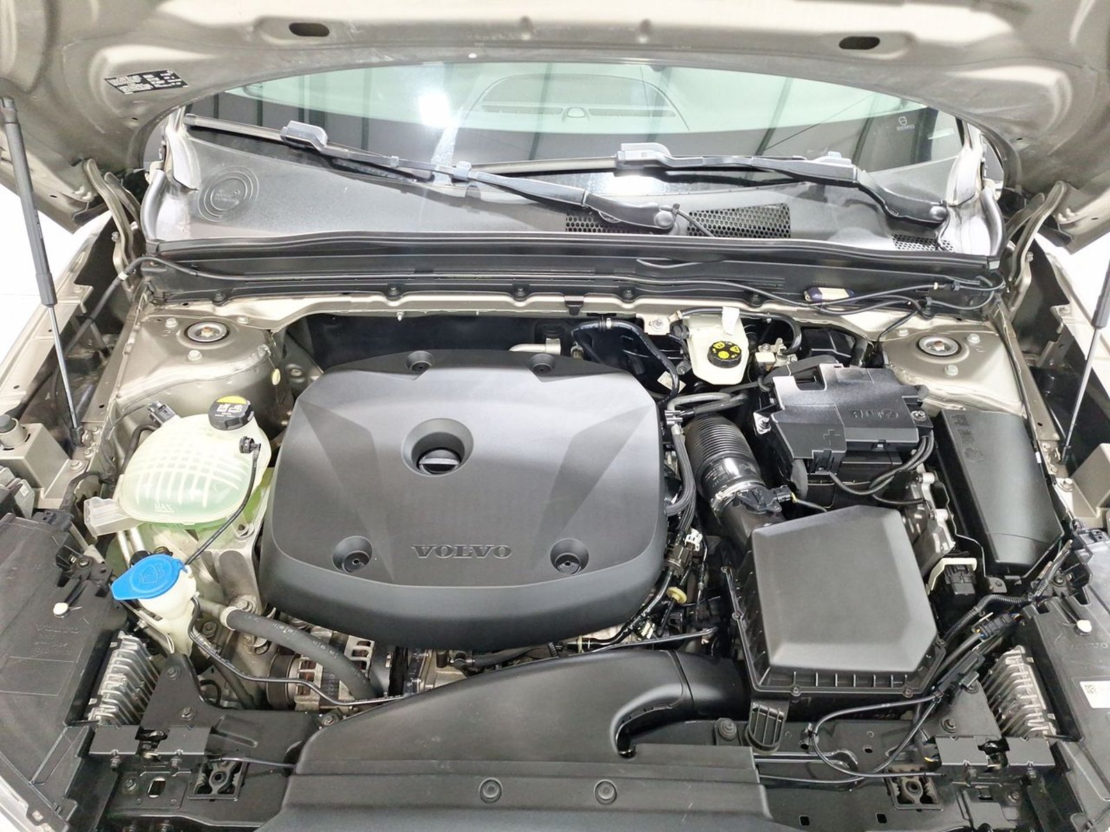 Volvo XC40 T4 FWD 2.0 AUT 2022 - Imagen 13 de 18