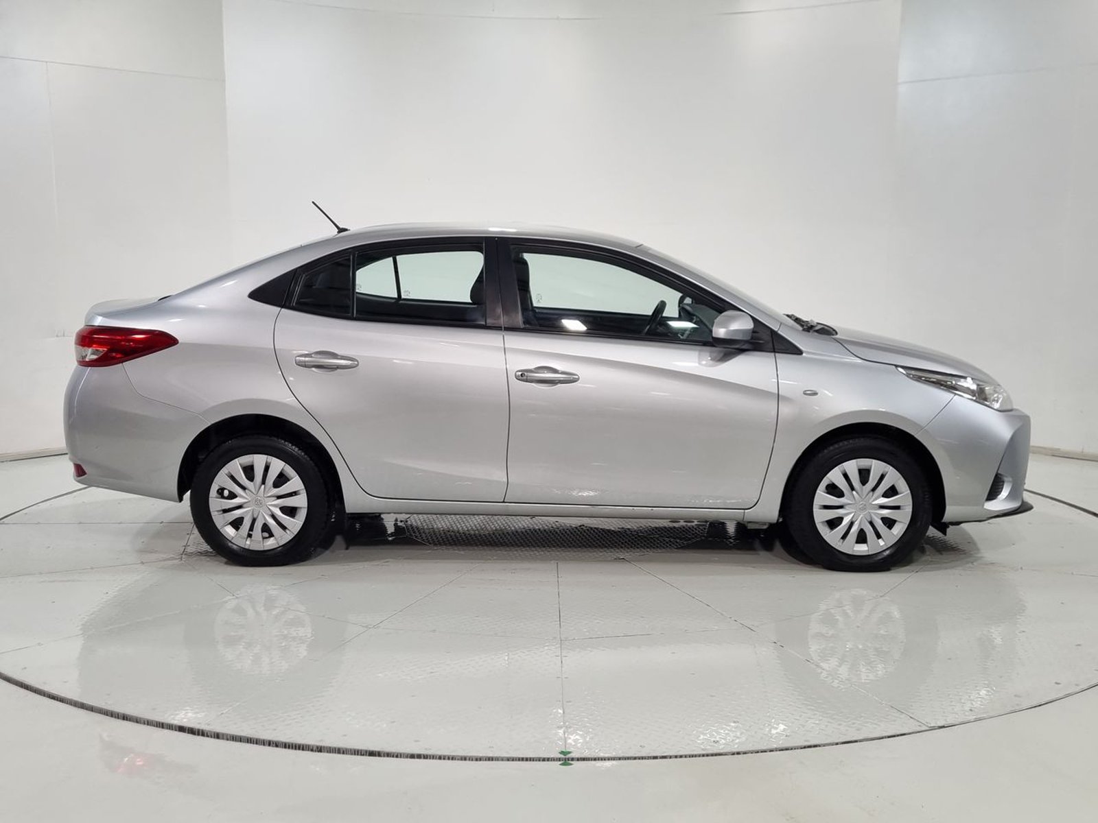 Toyota YARIS SEDAN OTTO 1.5 2023 - Imagen 13 de 20